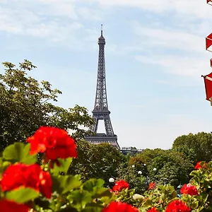 מלון Plaza Athenee - Dorchester Collection