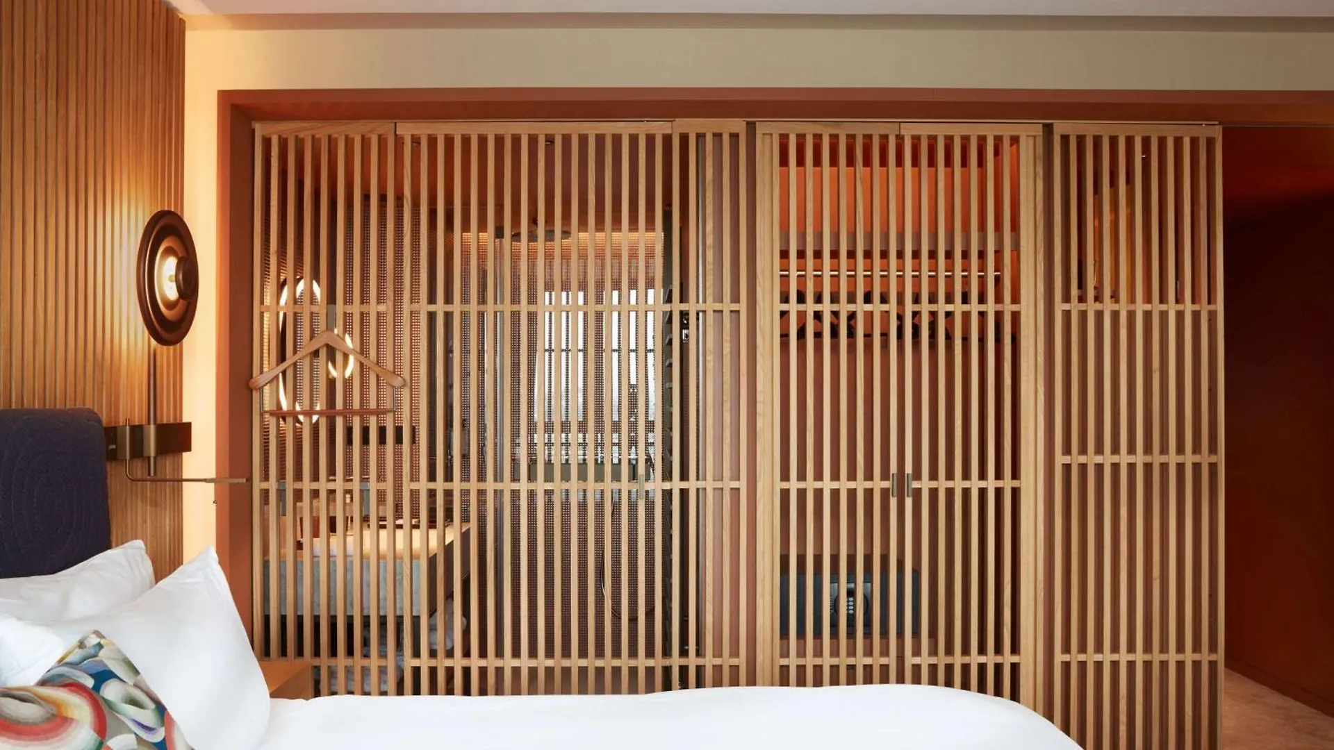 So/ Paris Hotel 5*,  צרפת